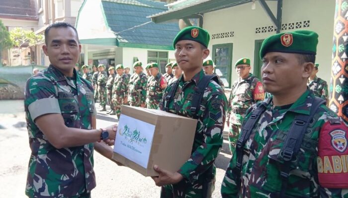Dandim 1606 Mataram Bagikan Bingkisan Lebaran 1447 H dan Nyepi Tahun Baru Saka 1948