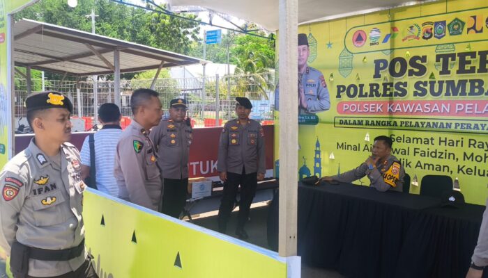 **Kapolres Sumbawa Barat Tinjau Pos Terpadu Pelabuhan Poto Tano, Pastikan Pelayanan Mudik Maksimal**