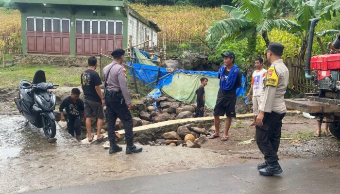 Patroli KRYD Polsek Donggo, Cipta Kondisi Menjelang Lebaran Idul Fitri di Wilayah Hukumnya