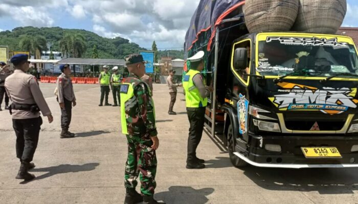 Sinergi TNI Polri Amankan Arus Balik Pelabuhan Lembar