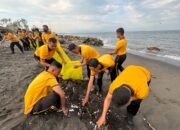Ditpolairud Polda NTB Bersama Stakeholder Gelar Aksi Bersih Pantai di Loang Baloq