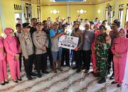 Kapolres Sumbawa Pimpin Penyerahan Bansos dan Tinjau Langsung Lokasi Kebakaran di Desa Kalimango