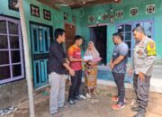 Bhabinkamtibmas Kelayu Jorong Salurkan Bantuan Kedukaan, Wujud Kepedulian kepada Warga