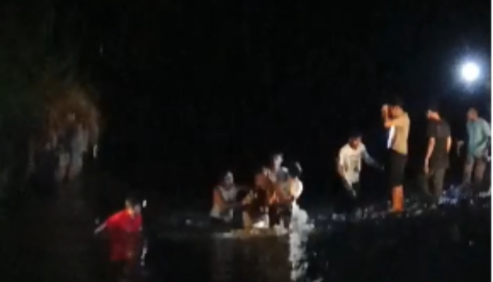 Personel Polsek Sakra Timur Lakukan Olah TKP Penemuan Bocah Tenggelam di Waduk Surabaya