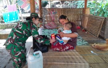 Sentuhan Kepedulian Babinsa Ringankan Beban Keluarga Stunting