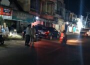 Personel Polsek Bolo Gelar Pengamanan Jalur Kembalinya Group Band Dewa 19 Usai Konser di Kabupaten Dompu