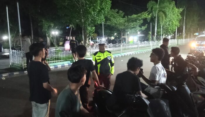 Sat Lantas Polres Dompu Intensifkan Blue Light Patrol dan Strong Point Malam, Ciptakan Kamseltibcar Lantas Kondusif