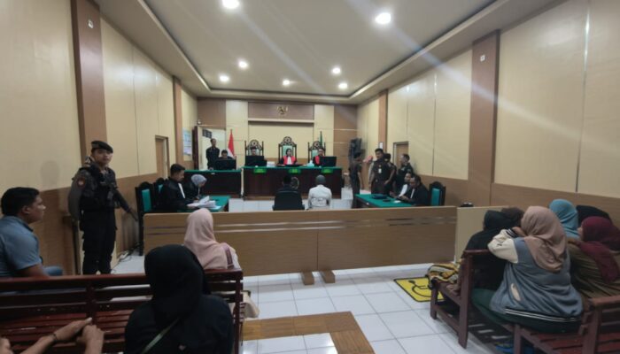 SIDANG PERKARA PEMBUNUHAN DI PENGADILAN NEGERI DOMPU BERLANGSUNG AMAN DAN KONDUSIF