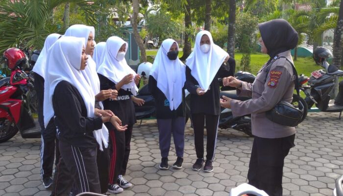 INTENSIFKAN SOSIALISASI BAHAYA NARKOBA DAN KENAKALAN REMAJA DI KALANGAN PELAJAR