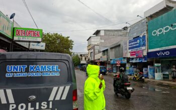 Satlantas Polres Bima Kota Gelar Penling Kamseltibcarlantas di Tengah Hujan, Imbau Pengendara Utamakan Keselamatan