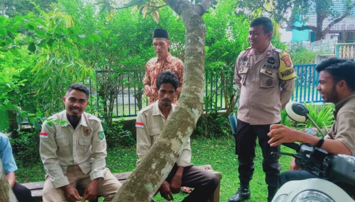 Bhabinkamtibmas Polres Bima Kota Perkuat Kamtibmas Lewat Silaturahmi dengan Warga dan Staf Desa