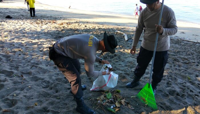 Polri dan Muspika Sulap Wajah Pantai Locco Senggigi Jadi Lebih Asri Pagi Ini