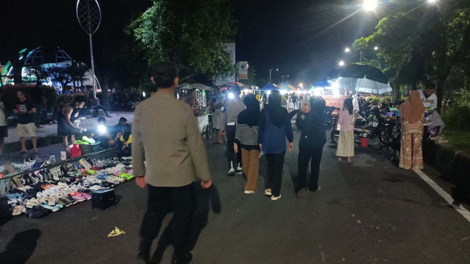 Keseruan Car Free Nite Gerung, Wisata Malam di Lombok Barat