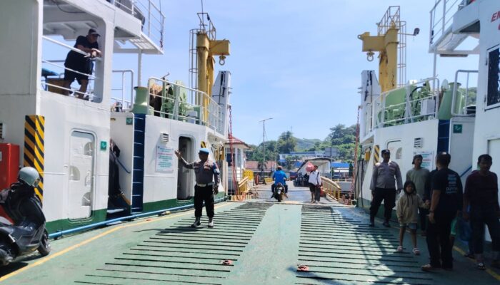 Pengamanan Ketat Pelabuhan Lembar: Polisi Periksa Dokumen dan Muatan KMP Shita Giri Nusa