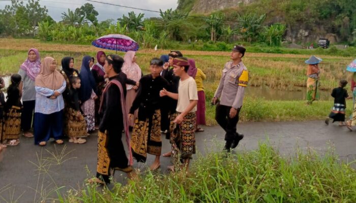 Tradisi Nyongkolan di Labuapi Berlangsung Meriah, Polisi Pastikan Arus Lalu Lintas Tetap Kondusif
