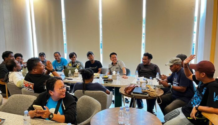 Perkuat Sinergi Informasi, Satgas Damai Cartenz Jalin Silaturahmi dengan Wartawan di Timika