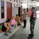 Babinsa Cilinaya Dampingi Mobile Tes HIV Demi Warga Sehat