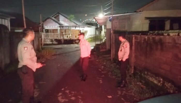 Jaga Kamtibmas di Jam Rawan, Personel Polsek Pringgarata Gelar Patroli Malam di Arjangka