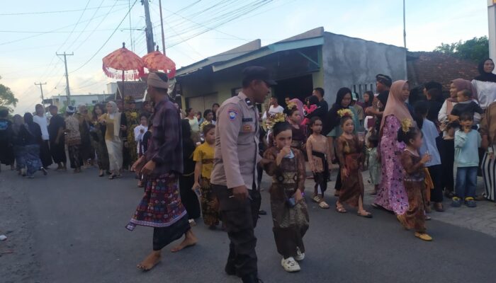 Bhabinkamtibmas Desa Surabaya Laksanakan Pengamanan dan Monitoring Acara Adat Nyongkolan