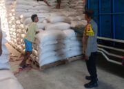 Polisi Kawal Ketat 22 Ton Jagung Petani Lombok Barat Menuju Gudang Bulog demi Stabilitas Pangan