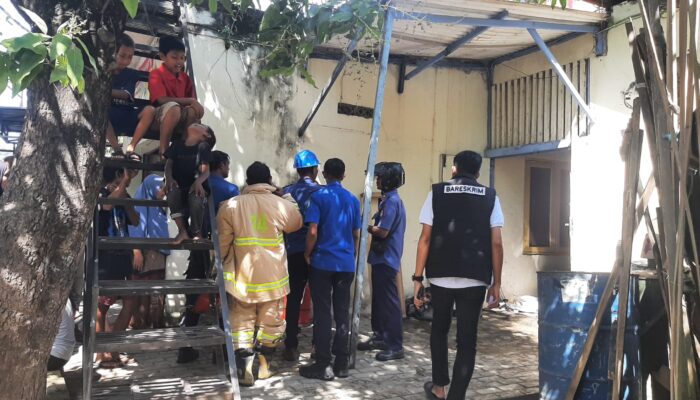 Respon Cepat Polres Bima Kota, Datangi Laporan Kebakaran Mess Karyawan Toko Lima Jaya