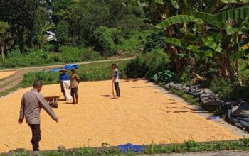 Kapolsek Manggelewa Apresiasi Kinerja Bhabinkamtibmas, Petani Semakin Terbantu