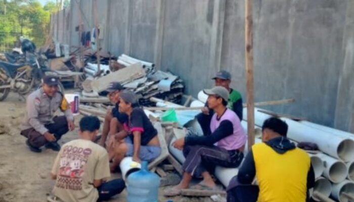Bhabinkamtibmas Polres Bima Kota Laksanakan Patroli Lingkungan dan Sambang Door to Door di Kelurahan Dara