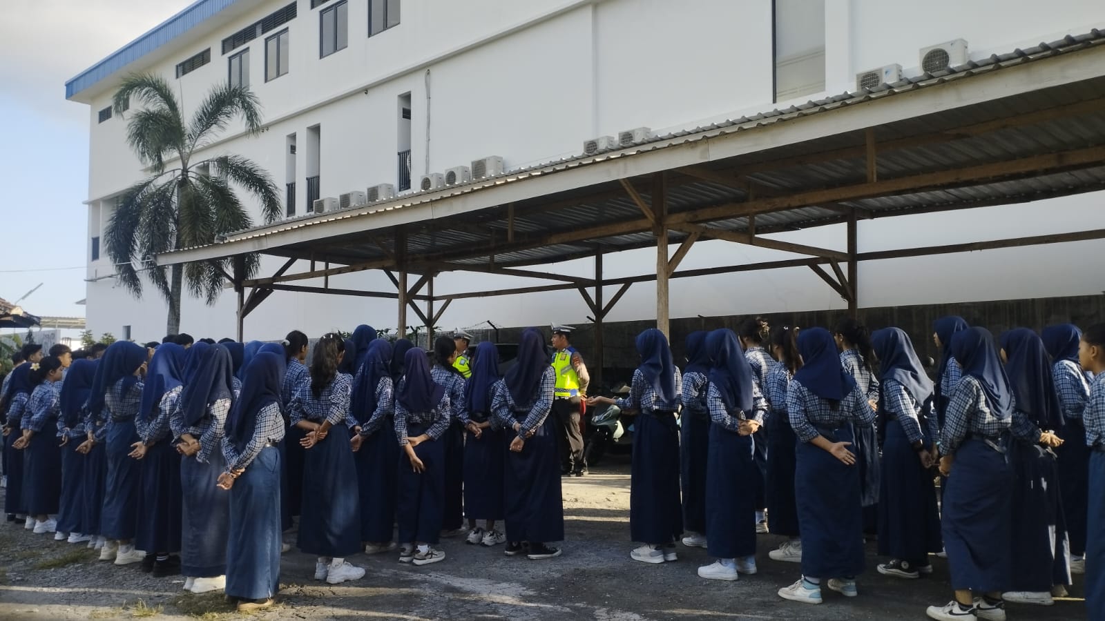Pembinaan PKS Polres Lombok Barat di SMPN 1 Lembar