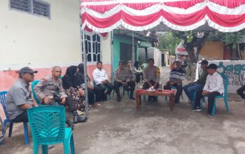 SAT BINMAS POLRES DOMPU LAKSANAKAN PENGECEKAN DAN PEMBINAAN SATKAMLING DI KELURAHAN POTU
