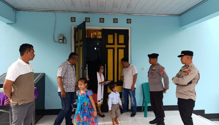 POLRES DOMPU LAKSANAKAN PENGAMANAN IBADAH KENAIKAN ISA AL-MASIH DI GEREJA GMIT SYALOM