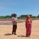 PANEN JAGUNG WARGA DI PEKAT DIPANTAU BHABINKAMTIBMAS UNTUK DUKUNG STOK PANGAN NASIONAL