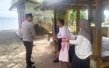 Patroli Dialogis Polsek Pemenang di Kawasan Wisata Pantai Kecinan Jaga Situasi Kamtibmas Tetap Kondusif