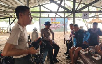 LATIHAN SAR DI PANTAI CEMARA, DITPOLAIRUD POLDA NTB ASAH TEKNIK PENYELAMATAN DI LAUT