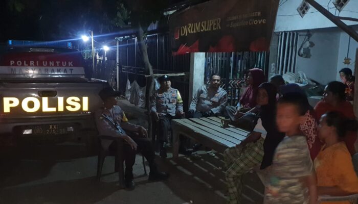 Jaga Harkamtibmas, Polsek Ambalawi Sambangi Warga Hingga Pemuda Saat Patroli Malam