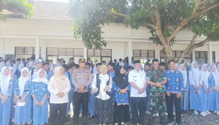 POLSEK HU’U HADIRI SOSIALISASI PERLINDUNGAN PEREMPUAN DAN ANAK DI SMAN 1 HU’U