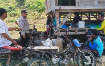 BHABINKAMTIBMAS DESA KRAMAT SAMBANGI PETANI JAGUNG DUKUNG PROGRAM KETAHANAN PANGAN