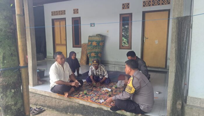 Bhabinkamtibmas Desa Tanak Rarang Intensifkan Sambang dan DDS, Jaga Kamtibmas Tetap Kondusif