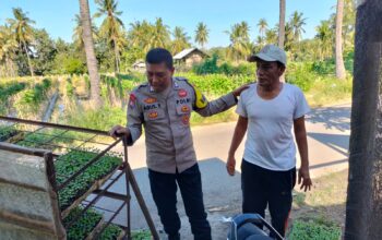 Bhabinkamtibmas Desa Bagik Papan Laksanakan Silaturahmi, Cek Bibit Pertanian dan Sampaikan Himbauan Kamtibmas