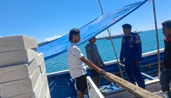 Sat Polairud Polres Bima Kota Edukasi Nelayan Soal Keselamatan Berlayar di Pelabuhan Sape