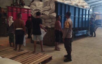 Polri Kawal Distribusi 12 Ton Jagung ke BULOG NTB