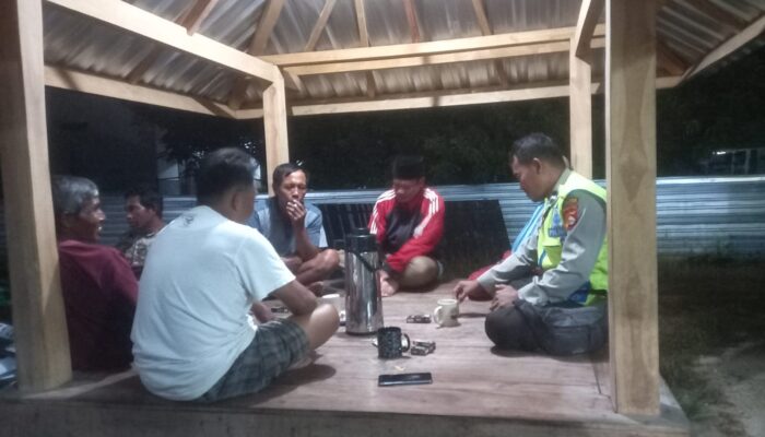 Bhabinkamtibmas Dasan Anyar Dorong Warga Aktifkan Siskamling untuk Jaga Kamtibmas