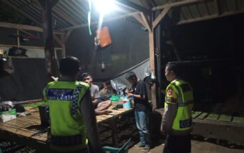 Patroli Dialogis Polsubsektor Brang Ene, Polisi Ajak Remaja Bijak Bermedsos dan Jaga Kamtibmas