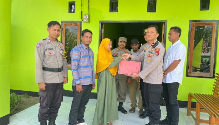 POLRES DOMPU SALURKAN BANTUAN SOSIAL KEPADA KELUARGA KORBAN PENGANIAYAAN, WUJUD KEPEDULIAN DAN EMPATI ANGGOTA POLRI