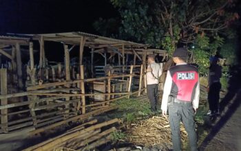 Polsek Sekotong Sosialisasikan Call Center 110 Saat Patroli