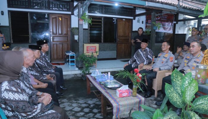 Sambut Hari Bhayangkara ke-80, Kapolda NTB Anjangsana ke Rumah Purnawirawan