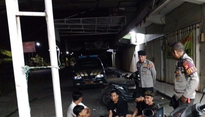 Polsek Praya Intensifkan Patroli Malam Hari di Kawasan Pertokoan untuk Antisipasi Gangguan Kamtibmas