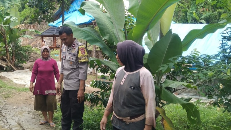 Ketahanan Pangan Polsek Lembar Ajak Warga Manfaatkan Lahan