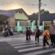 Personel Polsek Sambelia Lakukan Pengaturan Lalu Lintas, Wujudkan Keamanan dan Keselamatan Pengguna Jalan