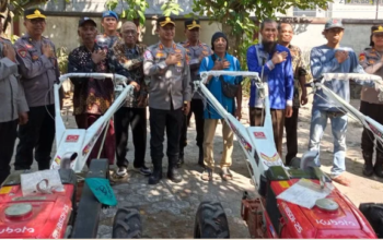Polres Lombok Timur Serahkan Tiga Traktor Roda Dua untuk Kelompok Tani, Perkuat Ketahanan Pangan Nasional