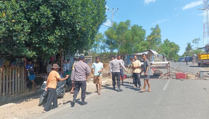 Polsek Hu’u Lakukan Negosiasi, Aksi Pemblokiran Jalan Akibat Kelangkaan LPG 3 Kg Berakhir Kondusif